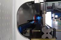 Cintreuse CNC BEKE WC67K 100T3200 E21 à structure de barre de torsion pour le cintrage de pièces lisses en alliage