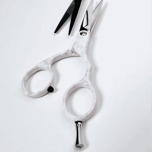 Ciseaux de coiffure pour droitier à lame tranchante professionnelle en acier inoxydable à finition pétale rose - Product Image 3