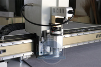 Machine de découpe CNC à couteau oscillant pour tissus, cuir, textiles, vêtements, housses de sièges et tapis de sol de voiture