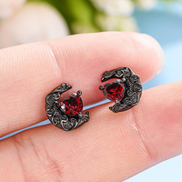 Boucles d'oreilles clous Gothique Vintage Cœur et Croissant de Lune en Cuivre Plaqué Noir avec Zircon Rouge, Bijoux de Fête Style Sombre Halloween pour Femme
