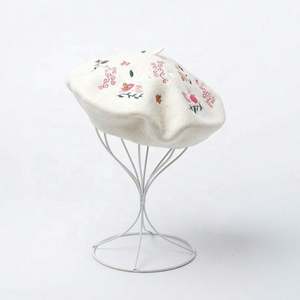 Béret décontracté brodé pour femme automne-hiver, nouveau béret en laine motif oiseaux et fleurs avec broderie personnalisée pour le sport, les fêtes et la pêche - Product Image 2