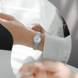 นาฬิกาข้อมือผู้หญิง ดีไซน์หรูหราสไตล์ฝรั่งเศส ขนาดเล็ก สายบาง กันน้ำ - Product Image 3