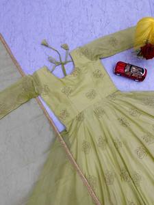 Vestido de Alta Calidad para Mujer, Diseño Étnico para Fiestas, Navratri, Diwali, Bodas y Celebraciones Culturales, Proveedor al por Mayor - Product Image 2