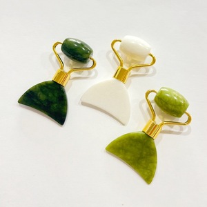 Rodillo de Masaje Facial Portátil de Jade Pequeño, Antihinchazón, en Oferta - Product Image 1