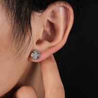Anting-anting zircon bunga empat kelopak berongga vintage, emas perak dua warna, retro, mewah ringan, unisex, tembaga, grosir