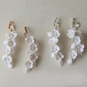 SLBRIDAL Handmade Rhinestones Kristal Mutiara Ceram Bunga Pengantin Menjuntai Anting Pernikahan Chandelier Anting Fashion Wanita Perhiasan