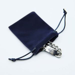 Petites pochettes à bijoux en velours personnalisées, sacs de rangement avec double cordon de serrage pour bague, boucles d'oreilles, pendentif, collier, bracelet - Product Image 6