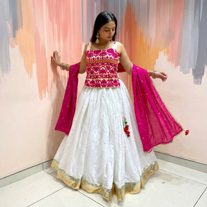 Ensemble Lehenga Choli brodé, robe ethnique pour femmes avec dupatta, blanc et rose, tenue de fête de mariage - Product Image 1
