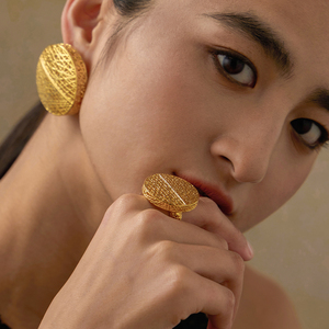 Anelli di lusso personalizzati con nastro a bottone cavo unici mezzo diverso in ottone ragnatela con texture anello da dito 3D stampa gioielli - Product Image 6