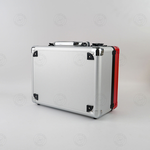 Estuche de Almacenamiento para Tarjetas de Aluminio con Cierre de Clip Rojo, Porta Tarjetas Deportivas de Primera Calidad - Product Image 5