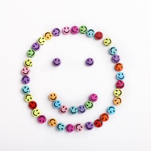 Cuentas sueltas baratas cuentas acrílicas cuentas de cara <span class=keywords><strong>sonriente</strong></span> para accesorios de joyería hechos a mano - Product Image 1