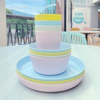 Ensemble cadeau de vaisselle jetable en plastique de style européen moderne pour enfants, comprenant assiettes, bols, gobelets et saladiers, couleur unie