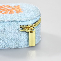 Boîte à bijoux rectangulaire de luxe bleu clair avec broderie corail, emballage carton, design créatif haut de gamme pour coiffeuse