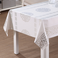 Nappe en PVC RNPT avec un motif craquelé métallique fin et un dos en tissu pour les tables à manger