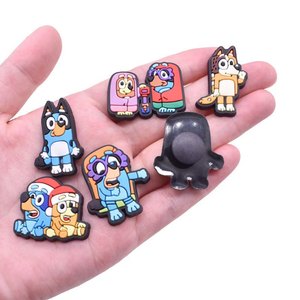 Nouvelles pantoufles pour hommes en forme de chien HY, pour la vente en gros, avec accessoires en PVC souple détachables DIY sur le thème de l'anime, idéales comme cadeaux pour enfants lors de fêtes - Product Image 3