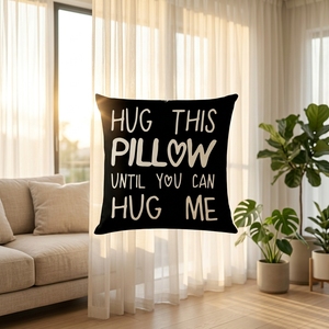Fodere per cuscini decorativi in peluche corto personalizzate con stampa della citazione 'Abbraccia questo cuscino fino a quando potrò abbracciarlo' per divano, per decorazioni domestiche, all'ingrosso - Product Image 4