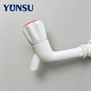 Robinet de contrôle de tuyauterie en plastique technique, moderne, compact, à corps long, avec volant allongé, étanche, pour salle de bain - Product Image 1