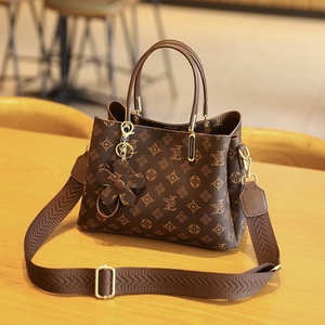 Bolso Tote de Cuero Genuino para Mujer, <span class=keywords><strong>Moda</strong></span> de Hong Kong, Modelo 2025, de Alta Gama, con Cierre, para Madres de Mediana Edad, de un Solo Hombro o Cruzado - Product Image 5