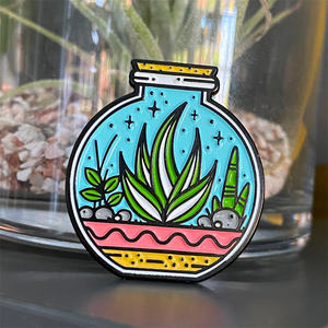 Insignes d'épingles en émail de revers doux personnalisés fanatiques de plantes de terrarium - Product Image 1