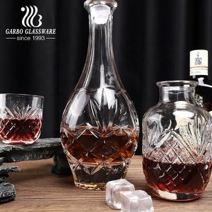 Offre Spéciale Creative 800ml Home Bar Bouteille de <span class=keywords><strong>whisky</strong></span> en cristal avec arrêt Ensemble de carafe à <span class=keywords><strong>whisky</strong></span> en verre gaufré clair à l'ancienne moderne - Product Image 3