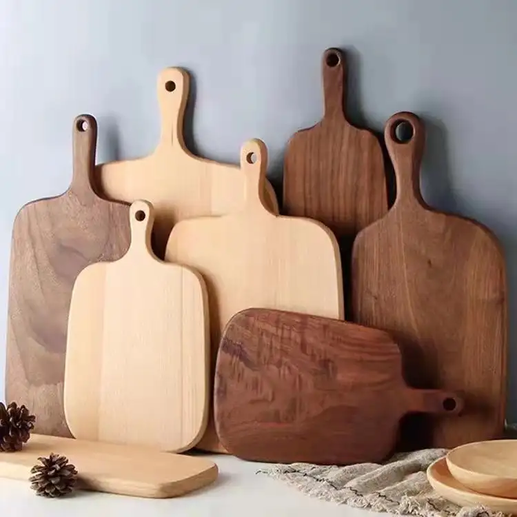 Campione gratuito vendita calda personalizzata cucina rotonda noce nera tagliere in legno di acacia con manico