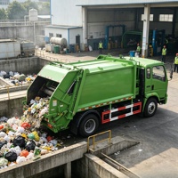 Camion benne à ordures compact SINOTRUK HOWO de Chine (Shandong) avec moteur diesel manuel, boîte de vitesses 4x2, Euro 4