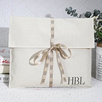Sac enveloppe personnalisé en toile de jute avec doublure en satin et ruban, sac cadeau écologique en jute et lin, pochette d'emballage pour vêtements