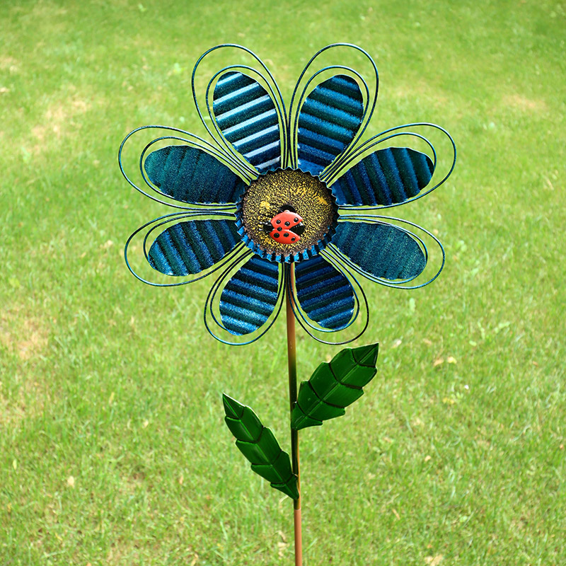 Moulin à vent à fleurs bleues
