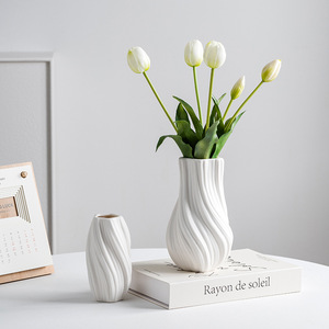 Vente en Gros Vases à Fleurs en Céramique Bisque Nordique, Lot de Quatre, Décoration Maison Design Minimaliste Moderne pour Mariage et Salon - Product Image 3