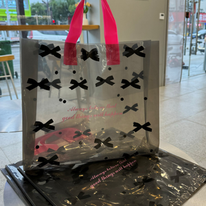Sacs de courses en plastique avec poignées et logo personnalisé - Vente en gros pour les magasins de détail - Product Image 6