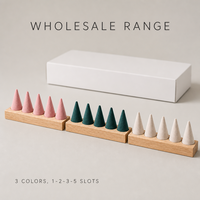 Présentoir à bagues en velours avec base en bois d'hévéa, piques coniques détachables, options 1, 2, 3, 5 fentes, rose, vert, beige, vente en gros, OEM, ODM