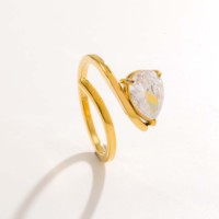 Bague élégante à double couche torsadée avec zircon en forme de larme, plaquée or 18 carats, en acier inoxydable, bague de déclaration de luxe légère pour femmes