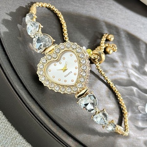 Reloj de Pulsera Elegante para Mujer con Diamantes, Caja en Forma de Corazón, Correa de Aleación, Movimiento de Cuarzo, Cierre Oculto, Correa Delgada y Cristal - Product Image 2