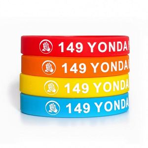 Bracelets en silicone rouge décoratifs avec logo personnalisé, cadeaux promotionnels publicitaires bon marché - Product Image 3