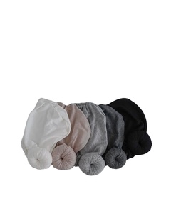Chapeau de grand-mère Peekaboo en forme de beignet, chapeau en tricot doux pour bébé, tissu confortable et chaud pour les nouveau-nés, les nourrissons et les tout-petits, design élégant et décontracté, adapté - Product Image 1