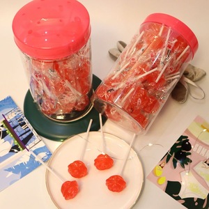 Sucettes fruitées emballées individuellement Variété de fête <span class=keywords><strong>avec</strong></span> tourbillon rouge et conception de rose Bonbons durs à texture dure <span class=keywords><strong>avec</strong></span> décoration de glaçage - Product Image 3