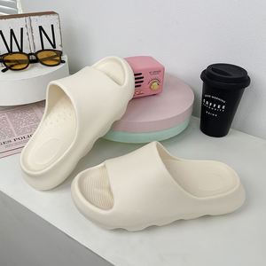 2023รองเท้าแตะน้ำหนักเบากันลื่นเพิ่มความสูงให้กับพื้นด้านนอกของ EVA สำหรับฤดูหนาวกลางแจ้งในร่มมาใหม่ - Product Image 1