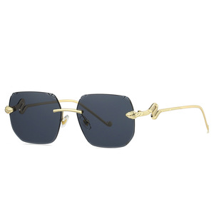 แว่นกันแดดทรงเหลี่ยมดีไซน์เก๋สไตล์<span class=keywords><strong>งู</strong></span>  ตกแต่งกรอบโลหะไร้ขอบ ขาโลหะ ป้องกันรังสียูวี สำหรับทุกเพศ - Product Image 5