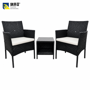 Ensemble bistrot en osier noir 3 pièces, mobilier de patio extérieur avec coussins blancs et table en verre - Product Image 1