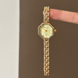 นาฬิกาข้อมือผู้หญิงแฟชั่นวินเทจปี 2026 หน้าปัดทรงแปดเหลี่ยม สายบาง ดีไซน์ใหม่สำหรับผู้หญิง สวมใส่ได้ทุกวัน - Product Image 4