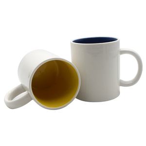Taza de café en blanco blanca con mango colorido al por mayor, tazas de cerámica personalizadas por sublimación - Product Image 4