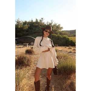 Conjunto Deportivo Beige Torque, Shorts y Falda, Ropa Deportiva Cómoda y Elegante - Product Image 6