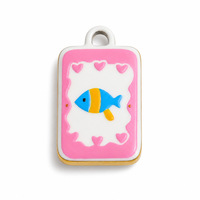 KANVAR Vente en gros Breloques poisson en émail coloré en acier inoxydable plaqué or 18 carats avec logo personnalisé pour la fabrication de bijoux DIY et fournitures de colliers