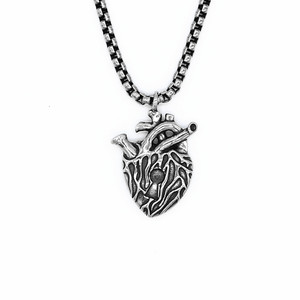 Yunnique Collar con colgante de corazón de acero y titanio unisex, cadena vintage, joyería de regalo - Product Image 1