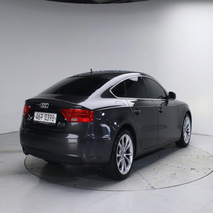 Audi A5 Sportback 35 TDI d'occasion haut de gamme, berline diesel allemande automatique avec un design sportback spacieux, moteur TDI économe en carburant - Product Image 1