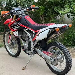 Motocyclettes monocylindres à quatre temps refroidies par eau de 249 cm3, à admission double arbre à cames en tête, directement de l'usine, comparables aux voitures neuves, essence - Product Image 5