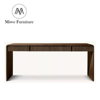 Bureau d'ordinateur design moderne pour hôtel, mobilier nordique en bois naturel avec rangement et tiroirs, secrétaire