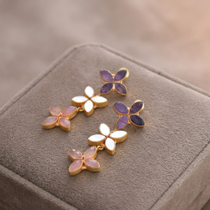 Boucles d'oreilles pendantes en laiton plaqué or 14 carats avec améthyste et nacre, motif floral, tendance, pour anniversaire, vente en gros - Product Image 2