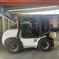 Mini chariot élévateur diesel robuste 4x4 tout-terrain pour travaux de construction