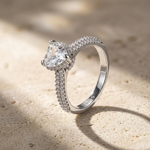 แหวนมอสซาไนต์ทรงรี เงินแท้ 925 ชุบทอง 18K ประดับเพชรแบบ Pave Setting แหวนหมั้นสำหรับผู้หญิง เครื่องประดับสุดโรแมนติก - Product Image 2